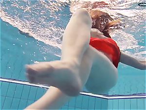 crimson clothed teenager swimming with her eyes opened