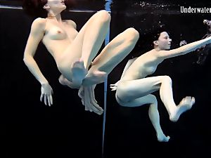 2 ladies swim and get naked jaw-dropping